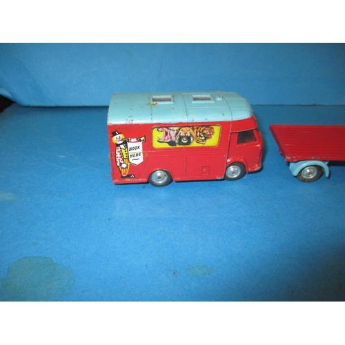 287 - A quantity of vintage Corgi Chipperfields Circus die-cast model vehicles, to include 2 giraffe truck... 