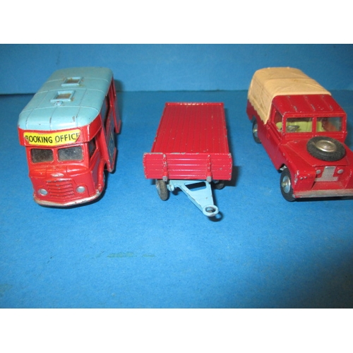 287 - A quantity of vintage Corgi Chipperfields Circus die-cast model vehicles, to include 2 giraffe truck... 