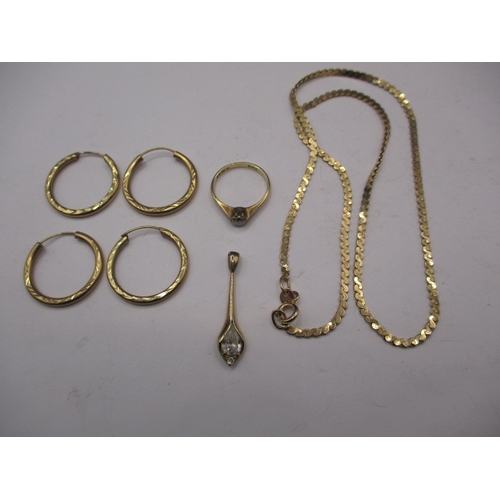 90 - A parcel of gold and yellow metal jewellery items, approx. gross parcel weight 11.1g, all in useable... 