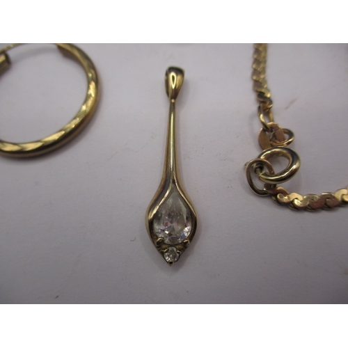 90 - A parcel of gold and yellow metal jewellery items, approx. gross parcel weight 11.1g, all in useable... 