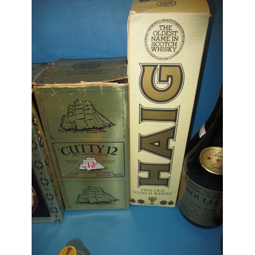 340 - 7 bottles of alcoholic drink to include, Cutty Sark 12 year old whisky and a boxed Dimple whisky, al... 