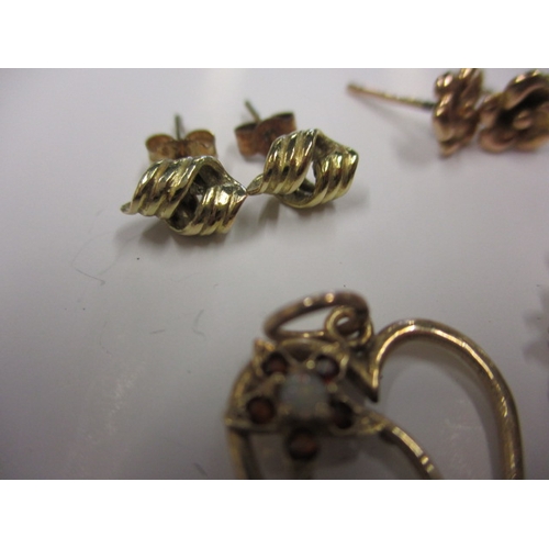 70 - A parcel of gold earrings and a pendant, approx. gross parcel weight 5.8g, all in used condition