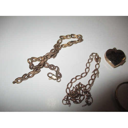 92 - A parcel of gold and yellow metal jewellery items, approx. gross parcel weight 20g, some damages