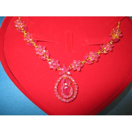 251 - A small parcel of vintage costume jewellery, all in pre-owned condition