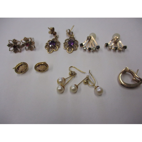 77 - 6 pairs of gold and yellow metal earrings, all in good pre-owned condition, approx. gross parcel wei... 