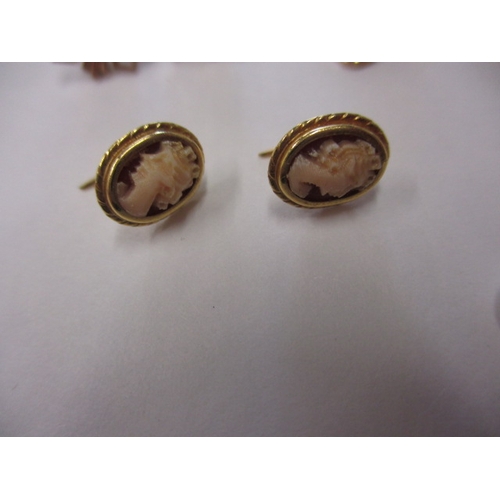 77 - 6 pairs of gold and yellow metal earrings, all in good pre-owned condition, approx. gross parcel wei... 