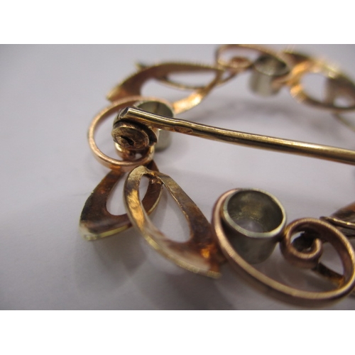 81 - A vintage yellow gold brooch, marked to pin and body 585, approx. weight 4.5g in useable pre-owned c... 