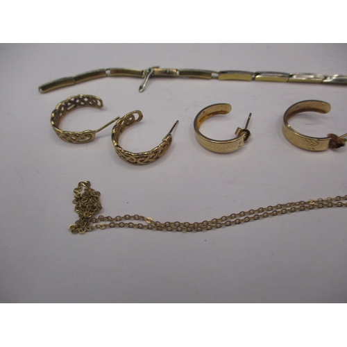 99 - A parcel of gold and yellow metal items, all in used condition, some damages, approx. gross parcel w... 