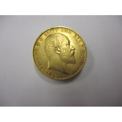 136 - An Edward VII gold sovereign dated 1907, a circulated coin with very fine definition of features