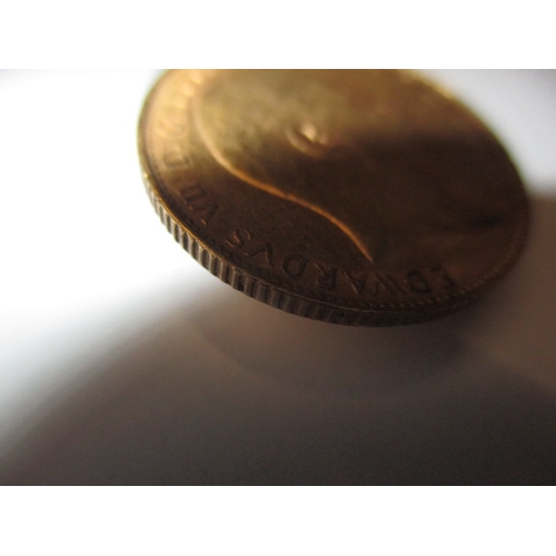 136 - An Edward VII gold sovereign dated 1907, a circulated coin with very fine definition of features