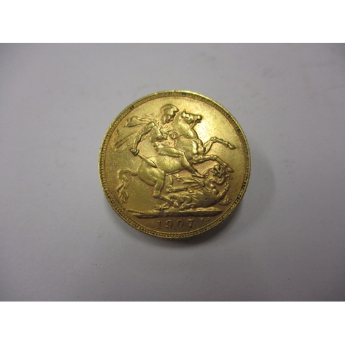 136 - An Edward VII gold sovereign dated 1907, a circulated coin with very fine definition of features