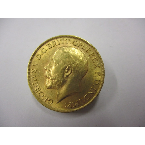 139 - A George V gold sovereign dated 1912, a circulated coin with very fine definition of features