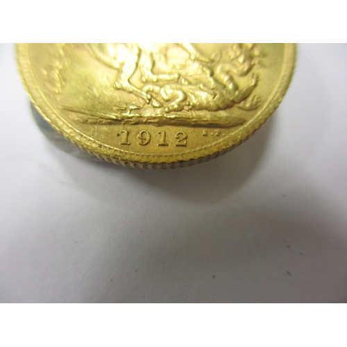 139 - A George V gold sovereign dated 1912, a circulated coin with very fine definition of features