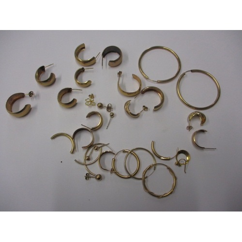 76 - A parcel of gold and yellow metal earrings, approx. gross parcel weight 16.5g all in used condition ... 