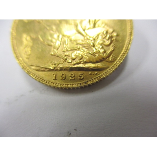 137 - A George V gold sovereign dated 1925, a circulated coin with extra fine definition of features