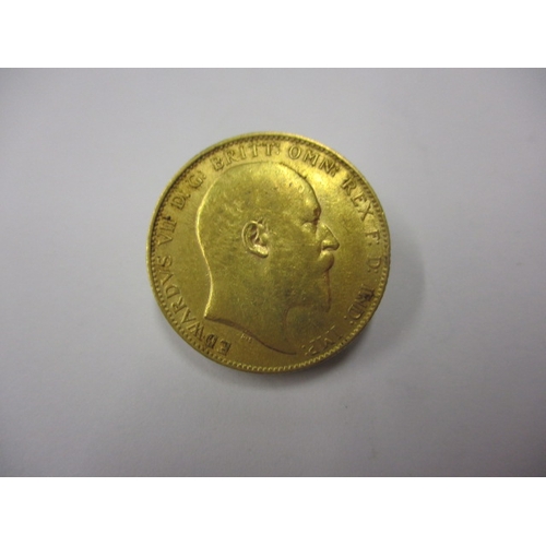 138 - An Edward VII Gold sovereign dated 1909, a circulated coin with fine definition of features