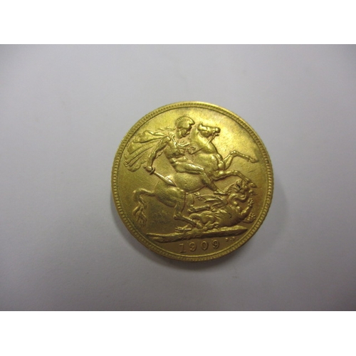 138 - An Edward VII Gold sovereign dated 1909, a circulated coin with fine definition of features