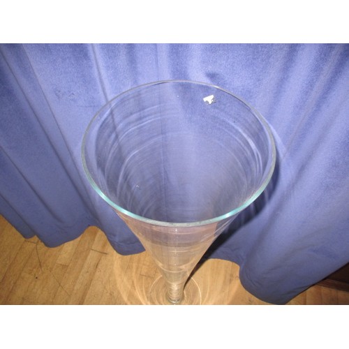 363 - An exceptionally large novelty wine glass/vase, approx. height 85cm, in useable pre-owned condition