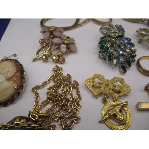 155 - A parcel of vintage costume jewellery, some damages, all in used condition