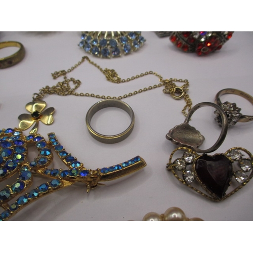 155 - A parcel of vintage costume jewellery, some damages, all in used condition