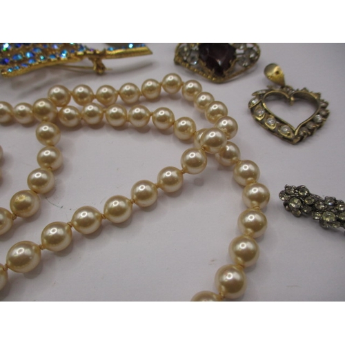 155 - A parcel of vintage costume jewellery, some damages, all in used condition