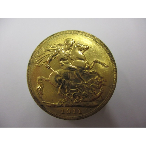 175 - A George V gold sovereign dated 1911, a circulated coin with fine definition of features