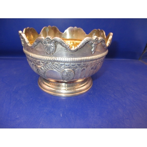 140 - A boxed sterling silver sugar bowl and spoon, in near unused pre-owned condition, approx. silver wei... 