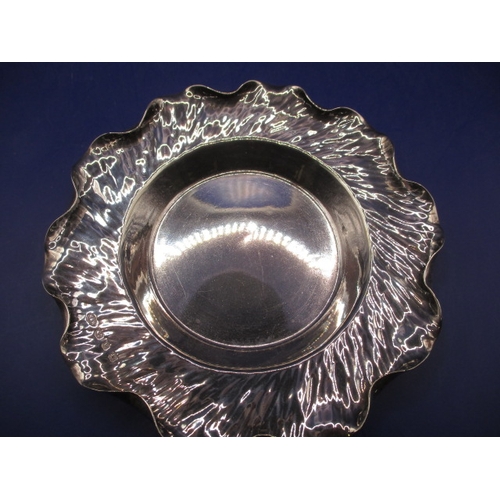 141 - A small sterling silver tray, approx. weight 132g, in good pre-owned condition