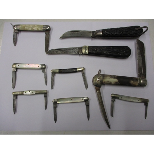 256 - A collection of vintage folding pocket knives, various sizes, all in used condition