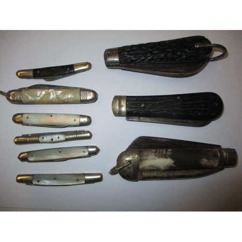 256 - A collection of vintage folding pocket knives, various sizes, all in used condition