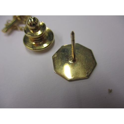 81 - A parcel of gold and yellow metal items, to include a photo pendant and ring, all in used condition