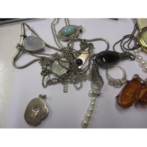 157 - A parcel of vintage costume jewellery, to include silver and amber items, all in used condition