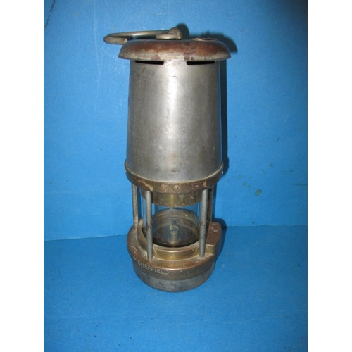 277 - A Wolf type miners safety lamp, type FS, in pre-owned condition, approx. height 22cm