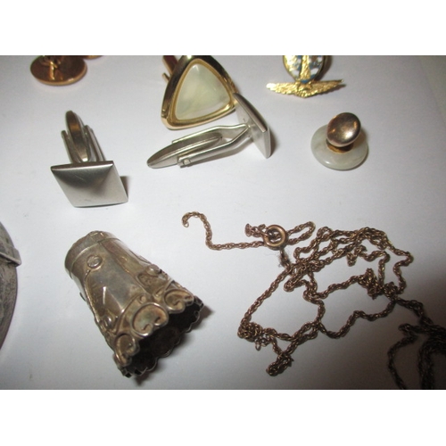 159 - A small parcel of vintage costume jewellery, to include silver items, all in used condition