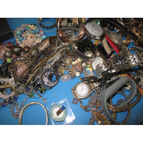 160 - A very large quantity of vintage costume jewellery and watches, to include some gold items, all in u... 