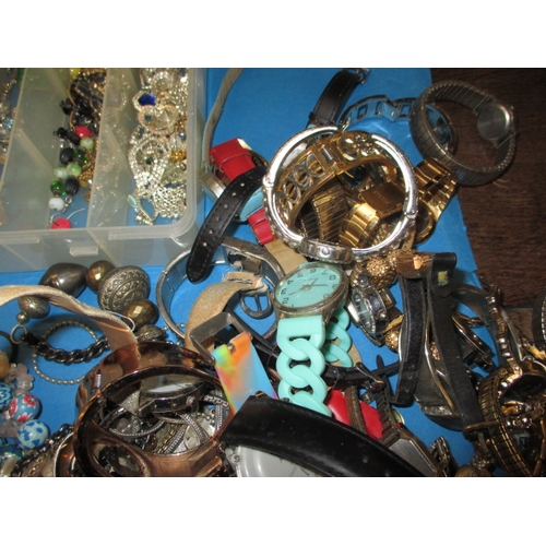 160 - A very large quantity of vintage costume jewellery and watches, to include some gold items, all in u... 