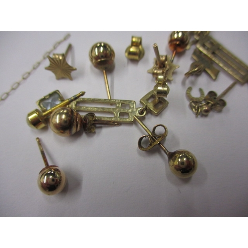 86 - A parcel of gold and yellow metal jewellery items, approx. gross parcel weight 8.8g, sold as scrap