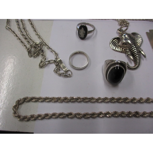 162 - A parcel of jewellery, to include some silver, amber and gold items, all in used condition