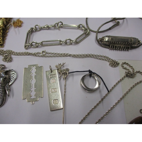 162 - A parcel of jewellery, to include some silver, amber and gold items, all in used condition