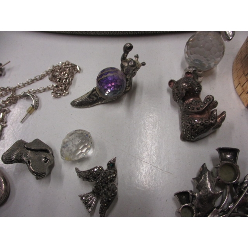 166 - A parcel of costume jewellery to include some silver items, all in used condition