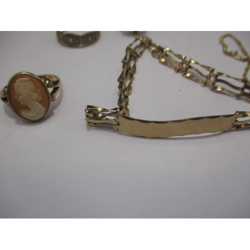 107 - A parcel of gold and yellow metal jewellery items, some damages, approx. weight of marked items 19g