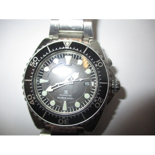 132 - A Seiko Kinetic diver watch with box, in current working order