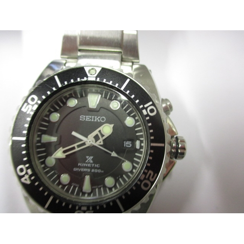 132 - A Seiko Kinetic diver watch with box, in current working order