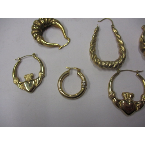 109 - A small parcel of gold and yellow metal jewellery items, some damages. Approx gross parcel weight 14... 