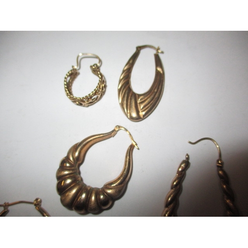 109 - A small parcel of gold and yellow metal jewellery items, some damages. Approx gross parcel weight 14... 