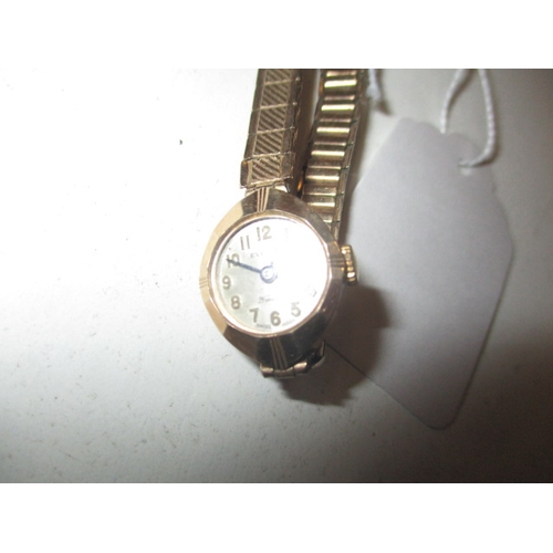 124 - A 9ct gold watch and strap and other costume jewellery items, all in used condition