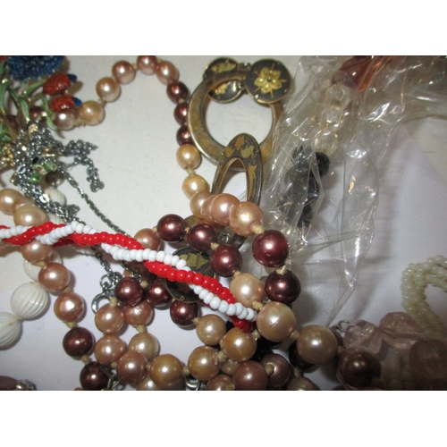 44 - A parcel of costume jewellery, to include a silver necklace pendant, all in used condition