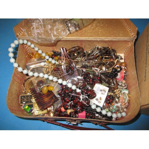 70 - A quantity of costume jewellery and jewellery making items, all in used condition