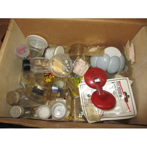 70 - A quantity of costume jewellery and jewellery making items, all in used condition