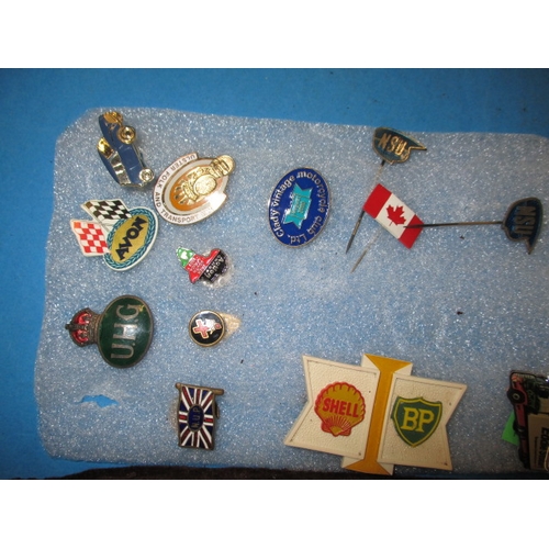 92 - A collection of vintage badges and stick pins, all in pre-owned condition